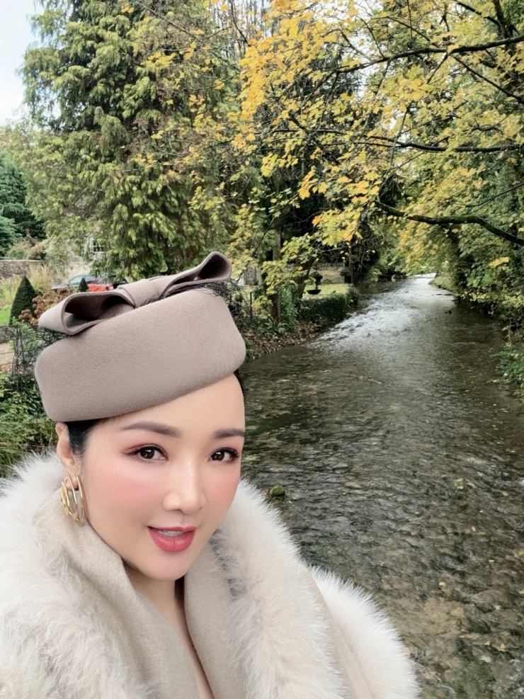 Giáng My dạo chơi làng cổ đẹp nhất nước Anh - 6