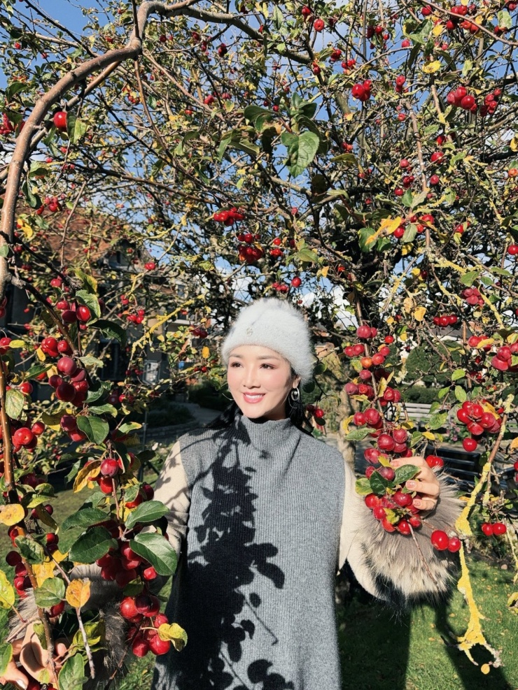 Giáng My dạo chơi làng cổ đẹp nhất nước Anh - 8