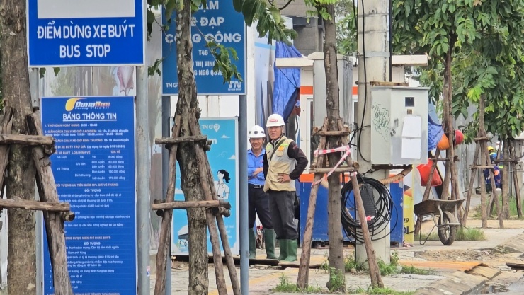 Sau vụ "hố tử thần", lãnh đạo UBND TP Đà Nẵng yêu cầu tạm dừng thi công ở khu vực sạt lở