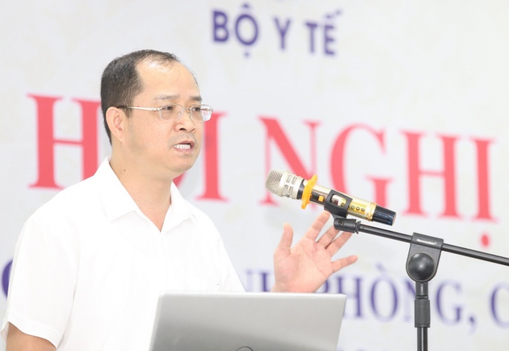 Thượng tá Vũ Ngọc Hương trao đổi về những thủ đoạn, phương thức của tội phạm mại dâm thời gian qua.