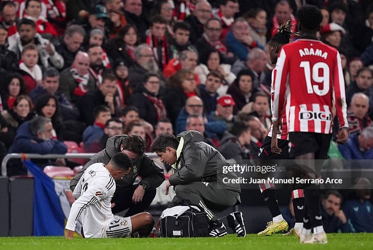 Tin mới nhất bóng đá tối 4/12: Real lo ngại về chấn thương mới nhất của Alexander-Arnold