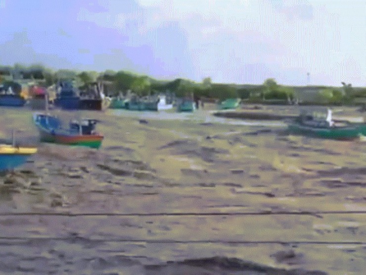 Hồ thủy lợi xả lũ gây ngập hơn 1.000 hộ dân