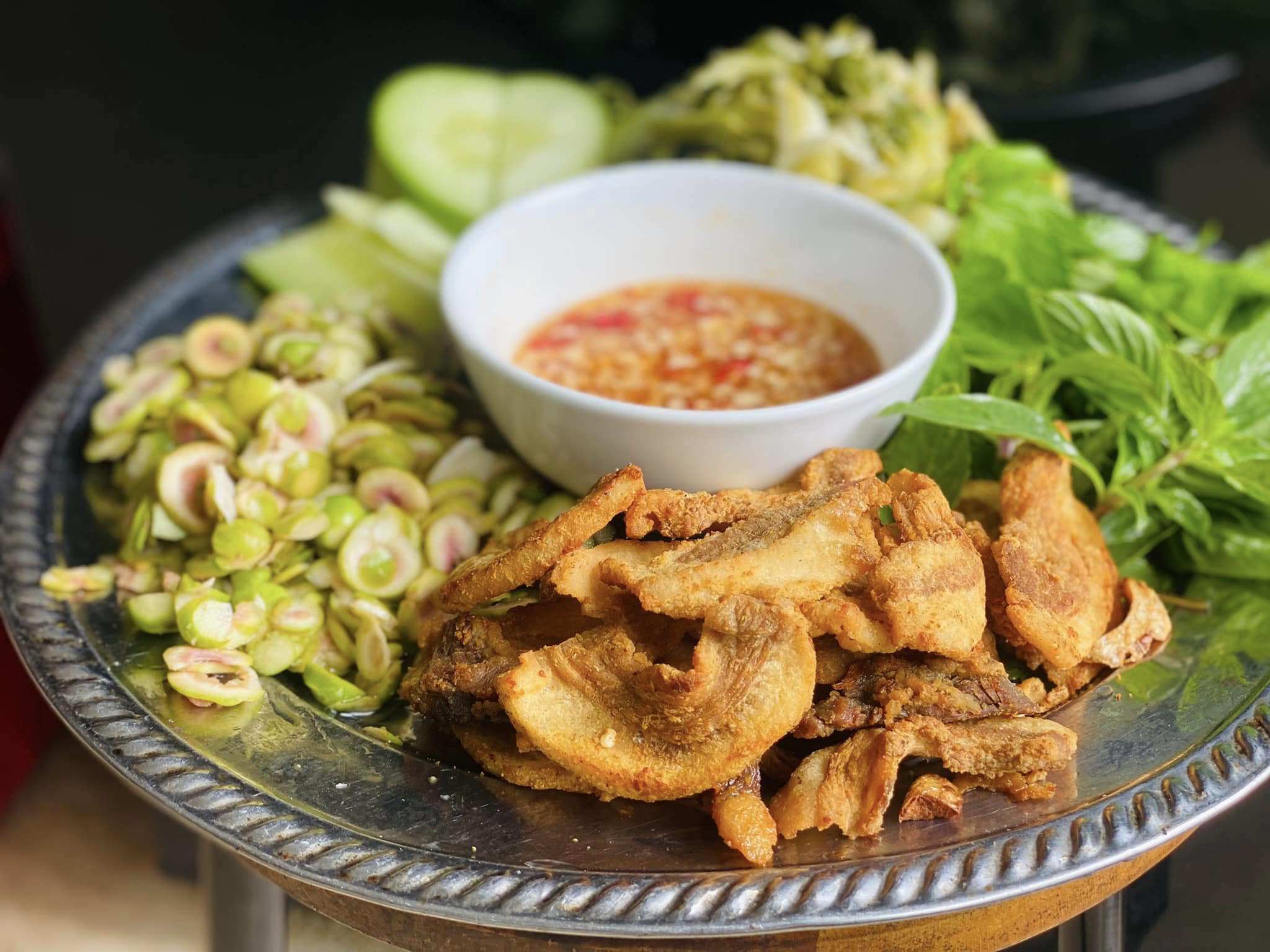 Chiên 2 lần chính là bí quyết giúp tóp mỡ giòn hơn, ngon hơn và để được lâu mà không bị ỉu.