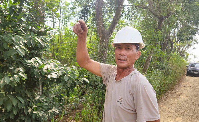 Ông Bùi Văn Hưng bức xúc&nbsp;trước tình trạng ô nhiễm môi trường từ bãi rác quá tải