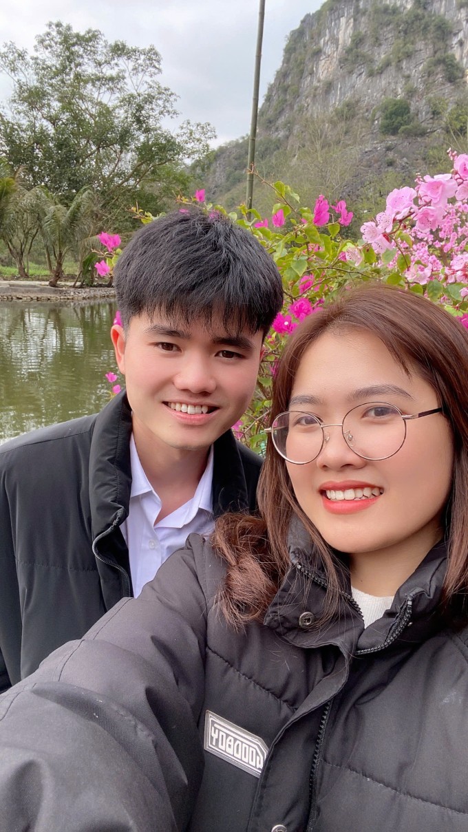 Vợ chồng trẻ chia sẻ việc nhà để không ai cảm thấy gánh nặng. Ảnh: NVCC