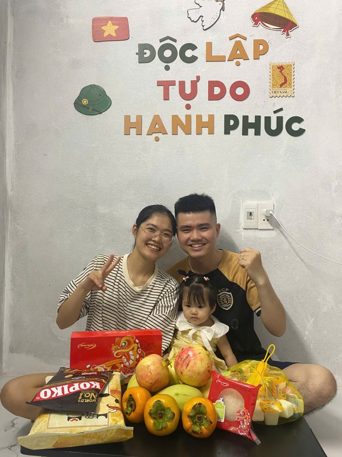 Vợ chồng Kỳ - Mai và con gái ba tuổi. Ảnh: NVCC