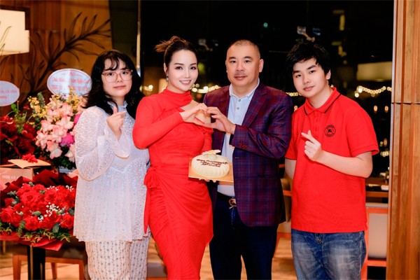 Gia đình hạnh phúc của Mai Thu Huyền.