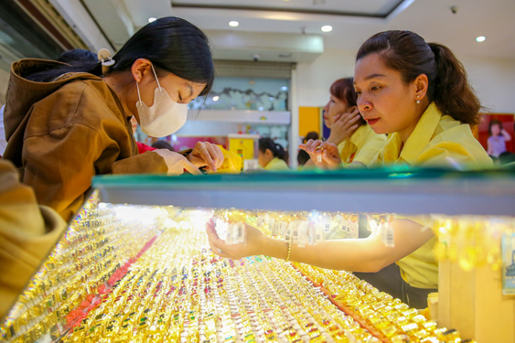 Vẫn băn khoăn với thuế giao dịch vàng miếng - 1