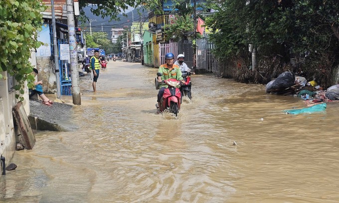 Ngập tại khu vực thôn Trung, phường Bắc Nha Trang. Ảnh: Bùi Toàn