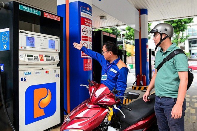 Giá xăng tăng trở lại từ chiều nay - 1