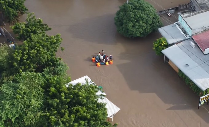 Nhiều khu vực ở xã Liên Hương nước ngập từ 1-1,5 m. Ảnh: Minh Bằng