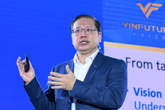 GS Tan Yap Peng chia sẻ tại sự kiện sáng 2/12. Ảnh: Thanh Tuyền