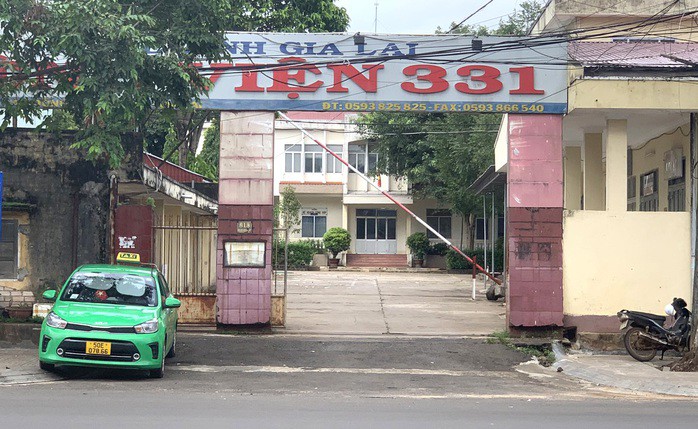 Sau khi bị bạn học đâm thấu ngực, nam sinh lớp 9 vẫn đang được điều trị tại bệnh viện