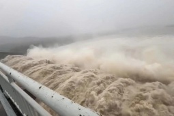 Tin tức trong ngày - Hậu xả lũ kỷ lục, chủ thủy điện Sông Ba Hạ đề xuất hỗ trợ Đắk Lắk 6 tỷ đồng