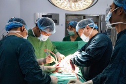 Nhập viện vì chảy dịch từ vết mổ cũ, cô gái 20 tuổi sững sờ khi phát hiện ung thư buồng trứng