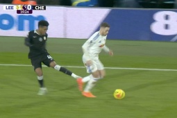 Bóng đá - Chelsea thua sốc: Estevao đá nguội đối thủ, fan đòi rút thẻ đỏ