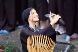 Gần 40 hoa hậu lội mương, bắt cá ở Cần Thơ