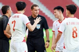 Bàn thắng của Đình Bắc có đúng luật?