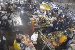 Media - Camera ghi lại khoảnh khắc khiến cả chợ run sợ bỏ chạy