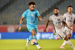 Xuân Son hồi sinh mạnh mẽ: 4 bàn sau 2 trận, ĐT Việt Nam  & amp; Nam Định  " sướng rơn " 