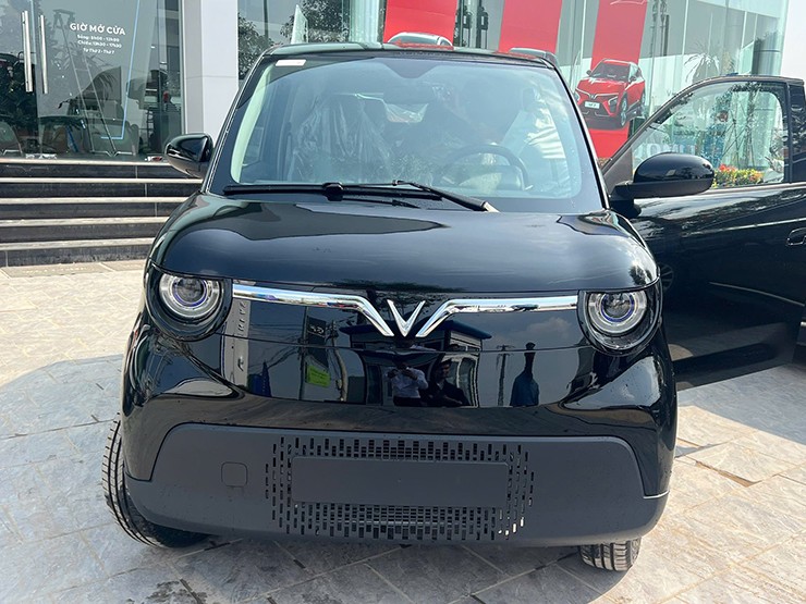 Ngoại&nbsp;thất VinFast Minio Green tại đại lý&nbsp;mang thiết kế và cấu hình tương đồng với&nbsp;xe từng được trưng bày