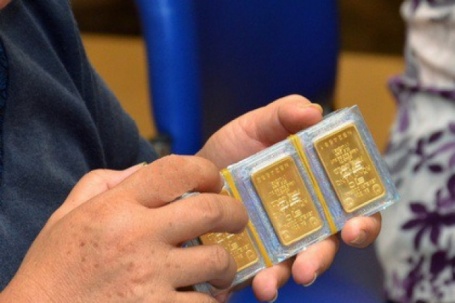 Giá vàng hôm nay 4-12: Tiếp tục sụt giảm