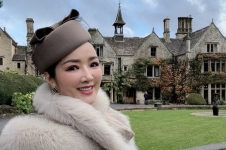 Giáng My dạo chơi làng cổ đẹp nhất nước Anh