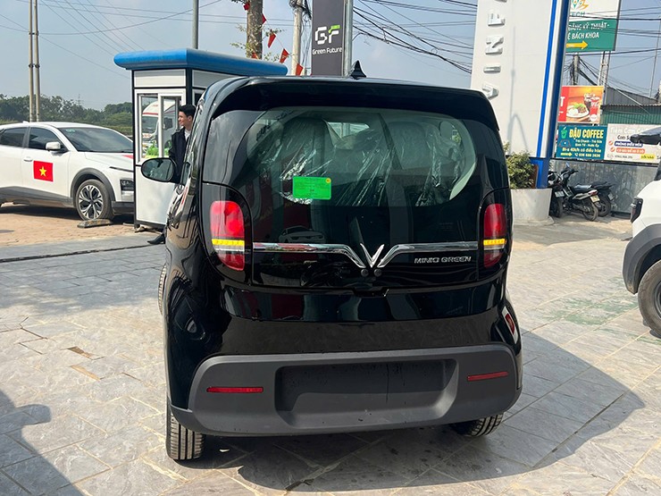 Ngoại&nbsp;thất VinFast Minio Green tại đại lý&nbsp;mang thiết kế và cấu hình tương đồng với&nbsp;xe từng được trưng bày