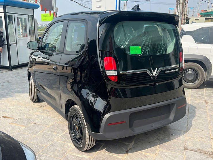 Ngoại&nbsp;thất VinFast Minio Green tại đại lý&nbsp;mang thiết kế và cấu hình tương đồng với&nbsp;xe từng được trưng bày