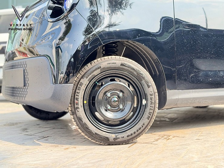 Ngoại&nbsp;thất VinFast Minio Green tại đại lý&nbsp;mang thiết kế và cấu hình tương đồng với&nbsp;xe từng được trưng bày