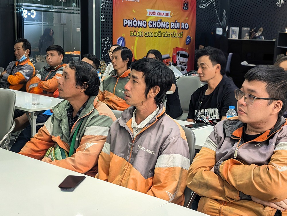 Nội dung buổi chia sẻ được cho là thiết thực và hữu ích đến các bác tài. Ảnh: LLM