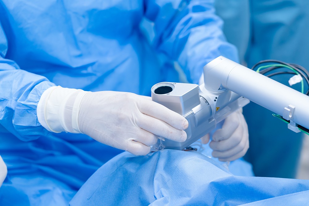 Hệ thống Femto LDV Z8 với khớp nối linh hoạt, thuận tiện cho cả phẫu thuật viên và người bệnh