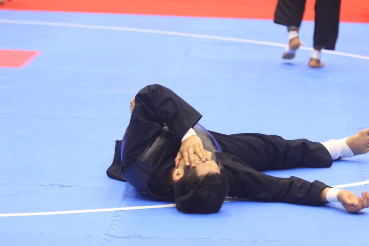 Scandal rúng động SEA Games: Đánh không lại võ sĩ Việt Nam, Ronaldo đấm trộm - 2