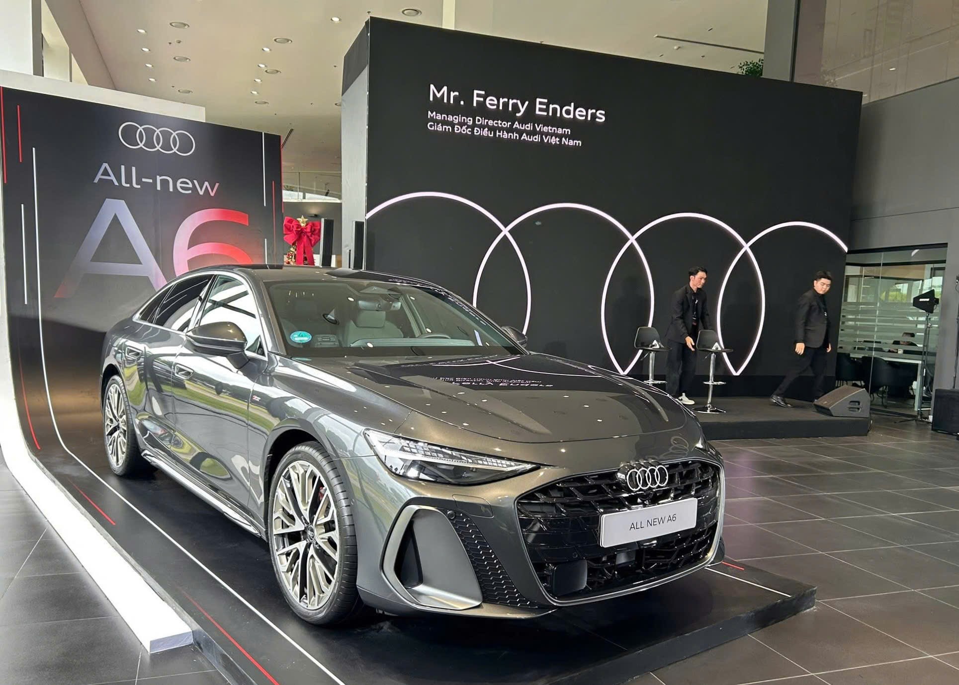 A6 thế hệ mới được trang bị tiêu chuẩn gói ngoại thất S line phong cách thể thao.