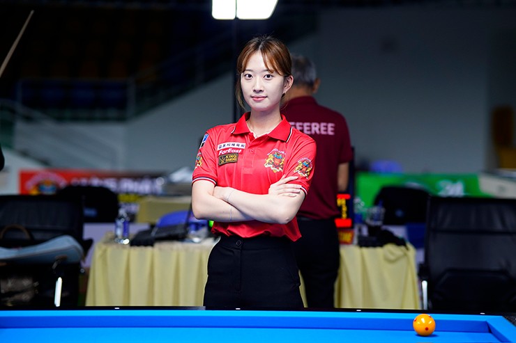 Nữ cơ thủ xinh đẹp Choi Bome