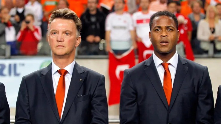 Sau khi thất bại với Patrick Kluivert (bên phải), ĐT Indonesia tính mời HLV Van Gaal
