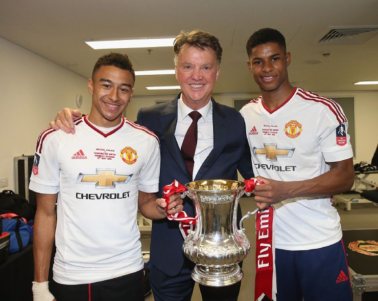 HLV Van Gaal từng vô địch FA Cup cùng MU