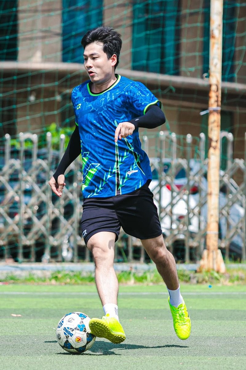 BTV Đinh Phương Nam trên sân pickleball và bóng đá.