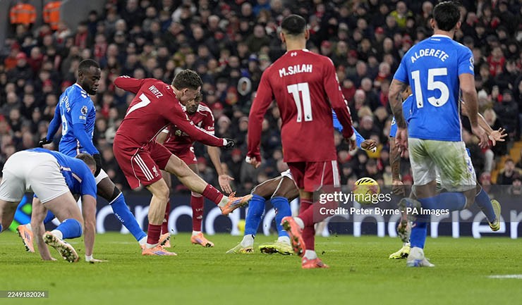 Florian Wirtz giúp Liverpool có bàn gỡ, dù không được tính là bàn thắng của cá nhân anh