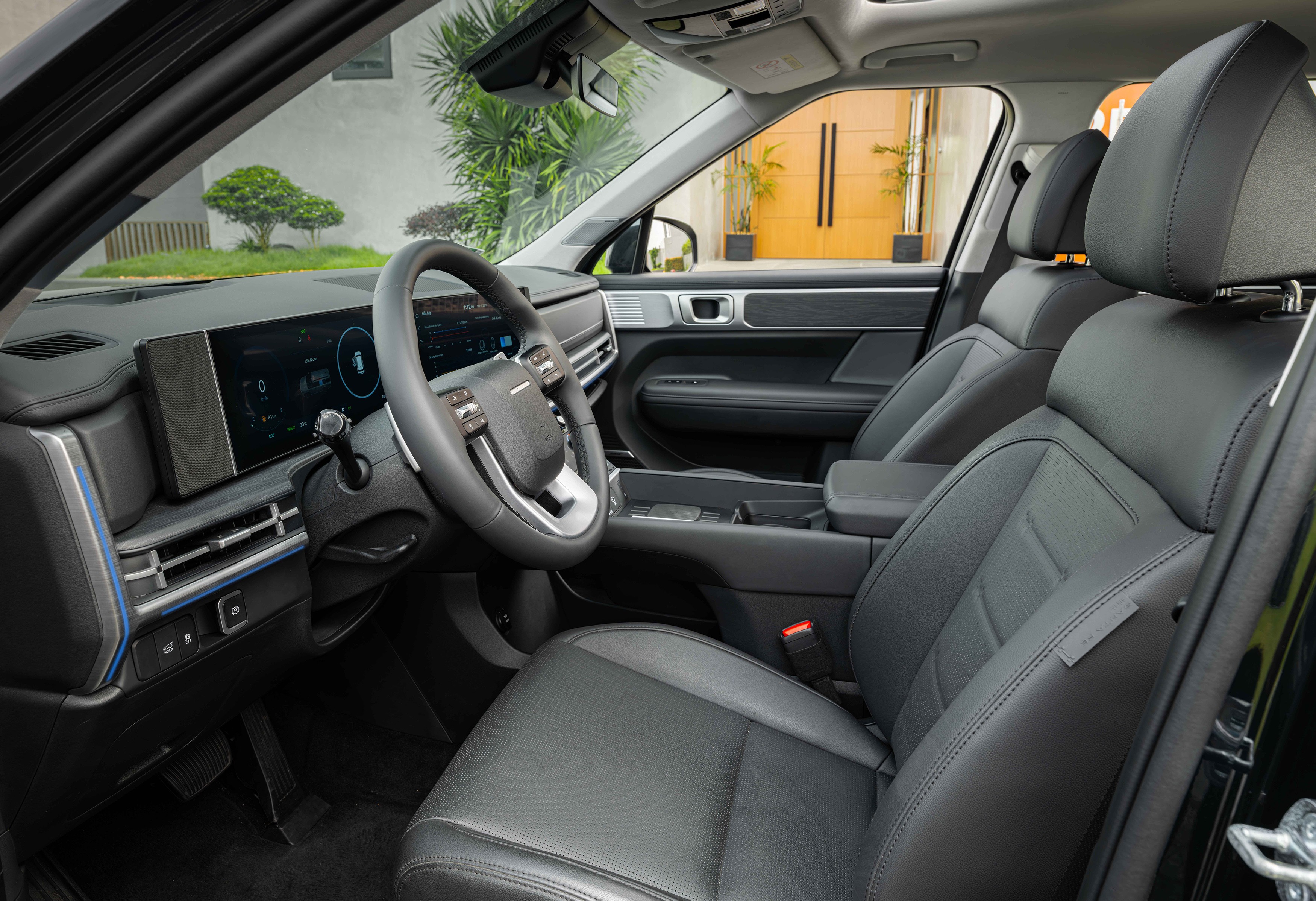 Khoang nội thất SantaFe Hybrid tuân theo nguyên lý HMI, lấy người dùng làm trung tâm.