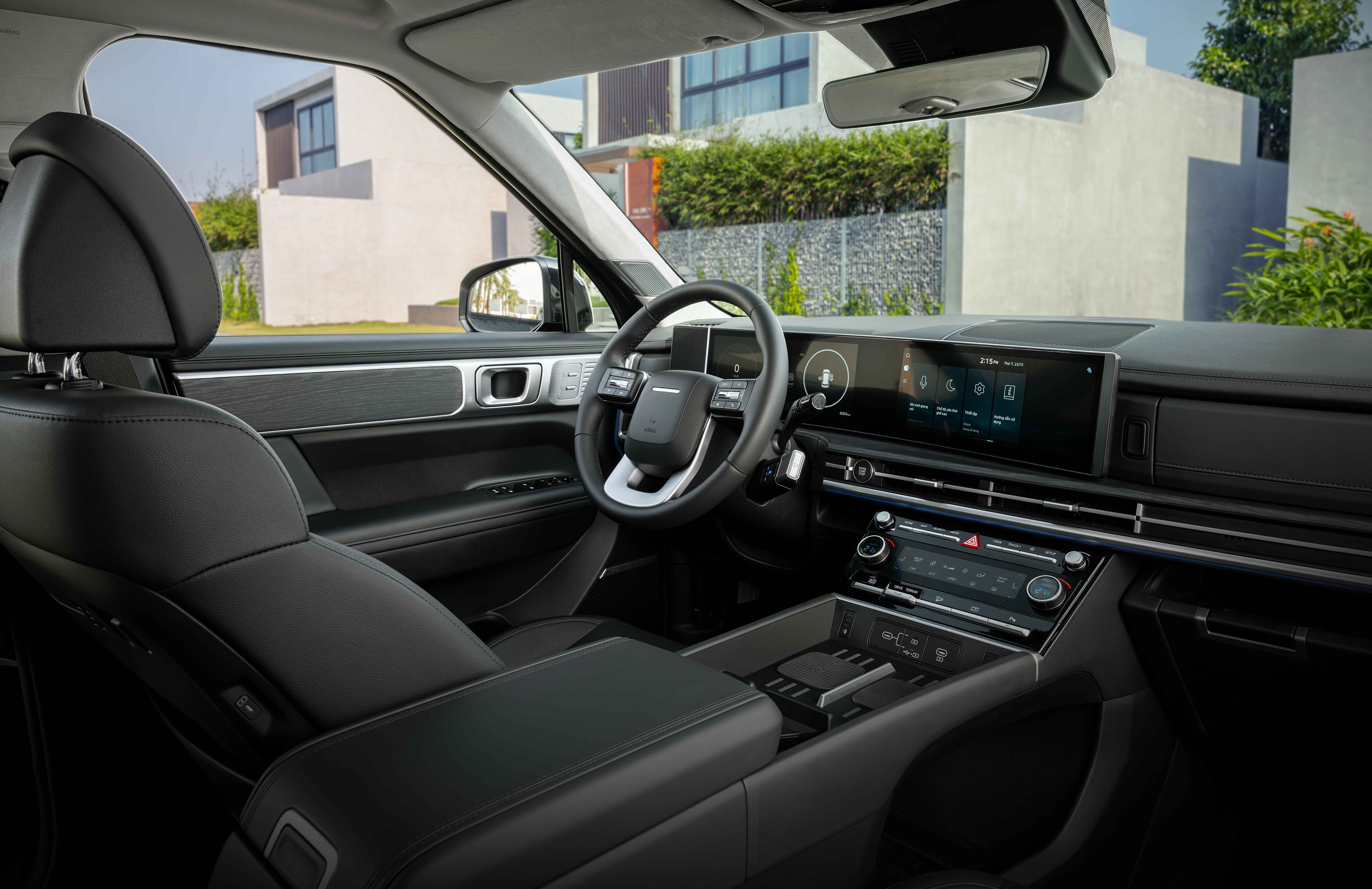 Sự tiện nghi được nâng tầm với cần số điện tử dạng xoay tích hợp sau vô lăng.