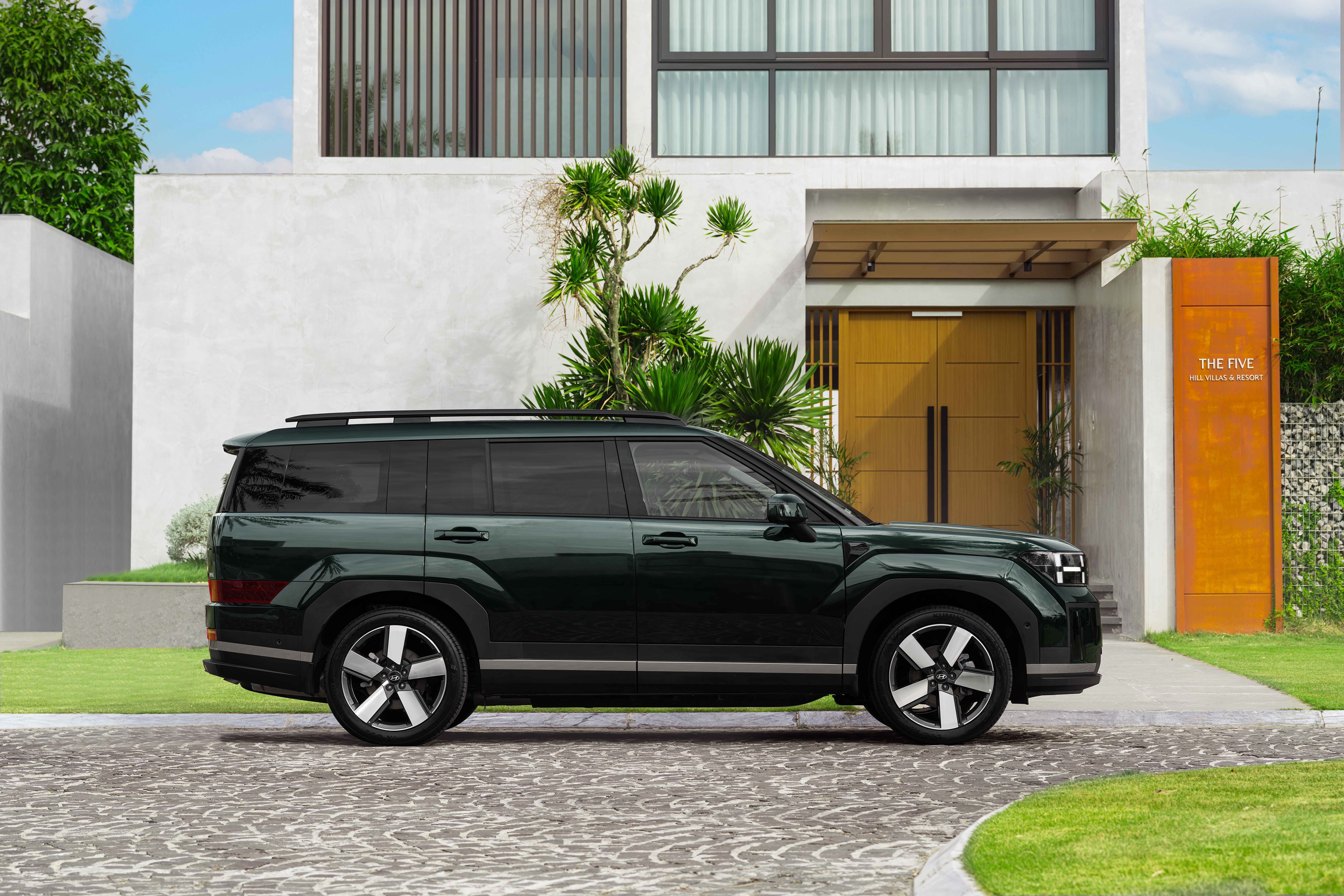 SantaFe Hybrid tách biệt khỏi số đông chính là công nghệ TMED (Transmission Mounted Electric Device).