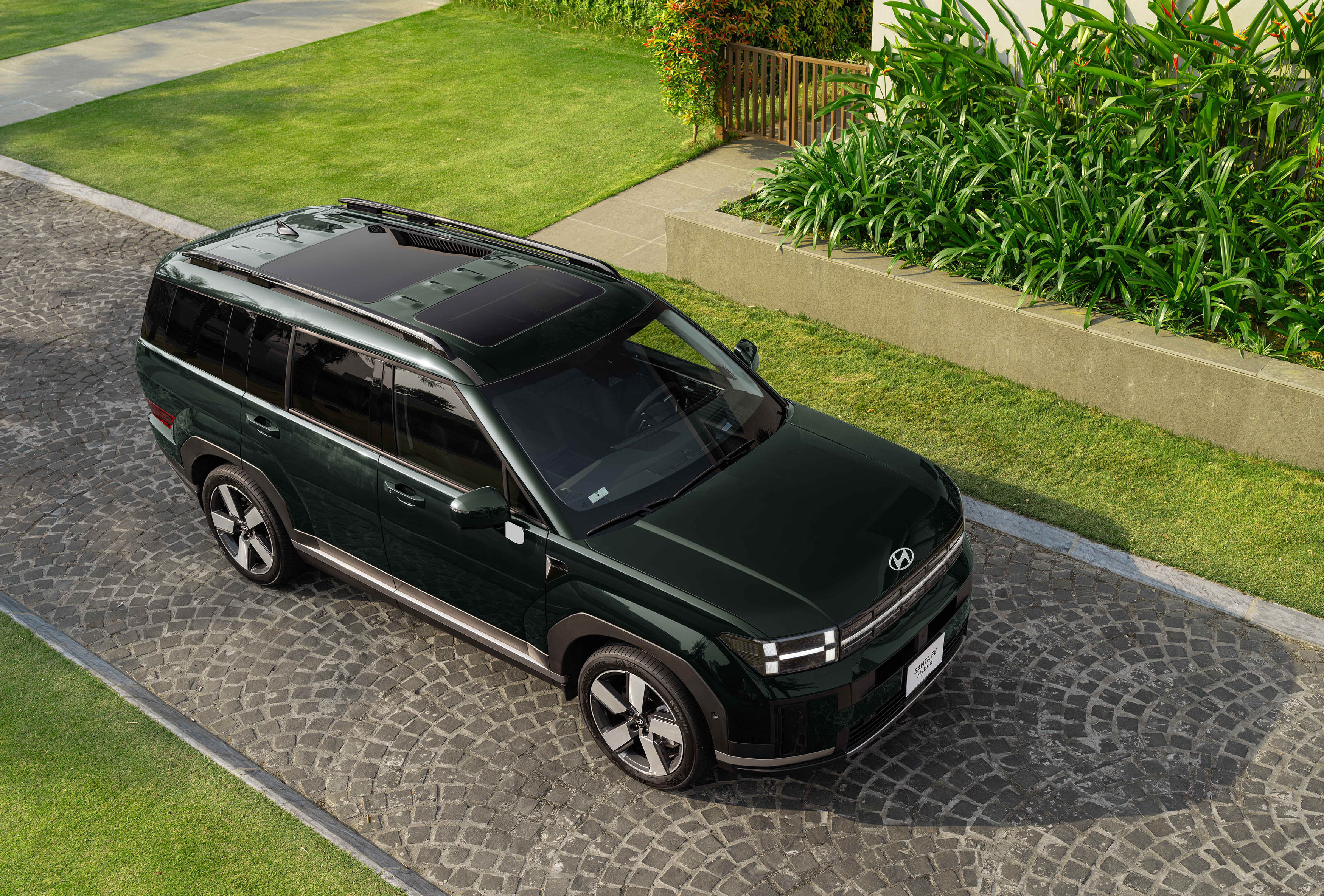 Xe có mức tiêu thụ nhiên liệu chỉ 5,94 lít/100km ở điều kiện ngoài đô thị và 6,37 lít/100km ở điều kiện hỗn hợp.