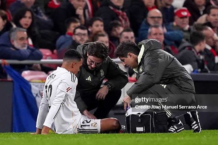 Alexander-Arnold có nguy cơ phải nghỉ thi đấu dài hạn