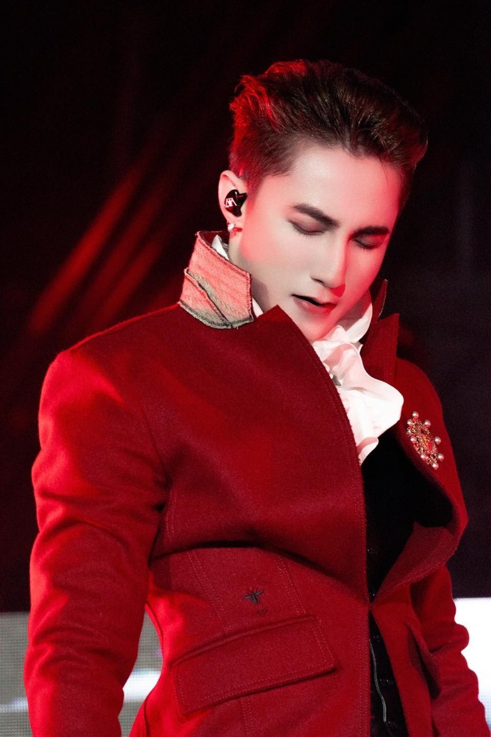 Sơn Tùng cần cú hích quốc tế để vươn tầm.