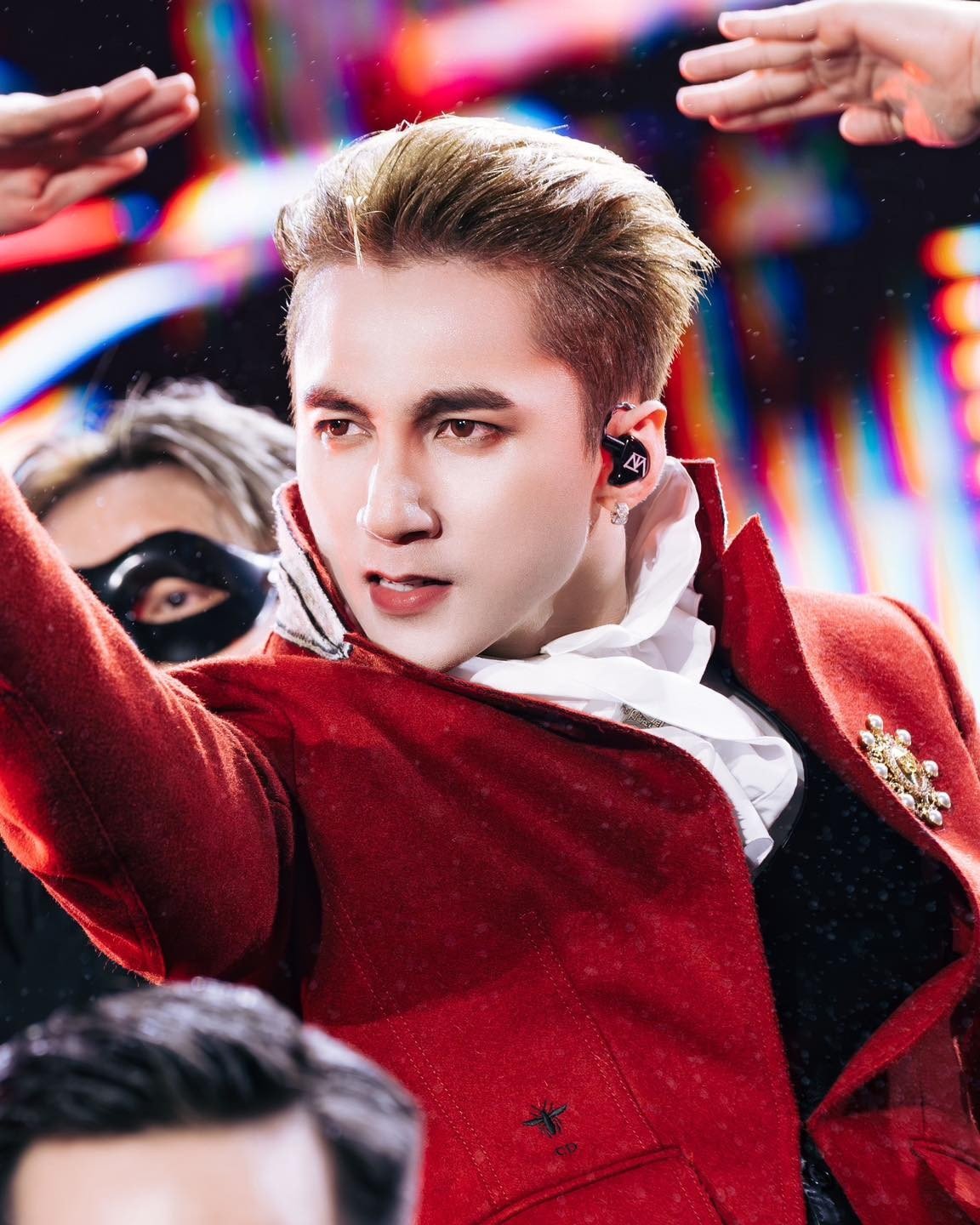 Sơn Tùng cần cú hích quốc tế để vươn tầm.