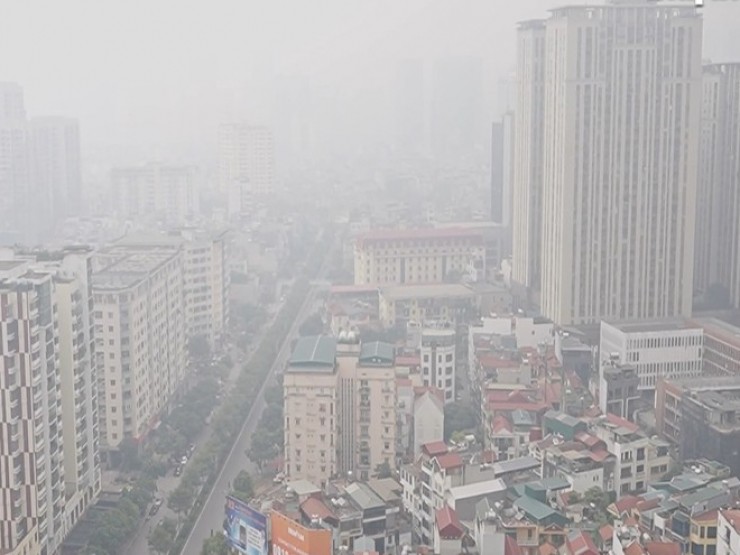 Báo động đỏ không khí Hà Nội, người dân tìm cách ứng phó