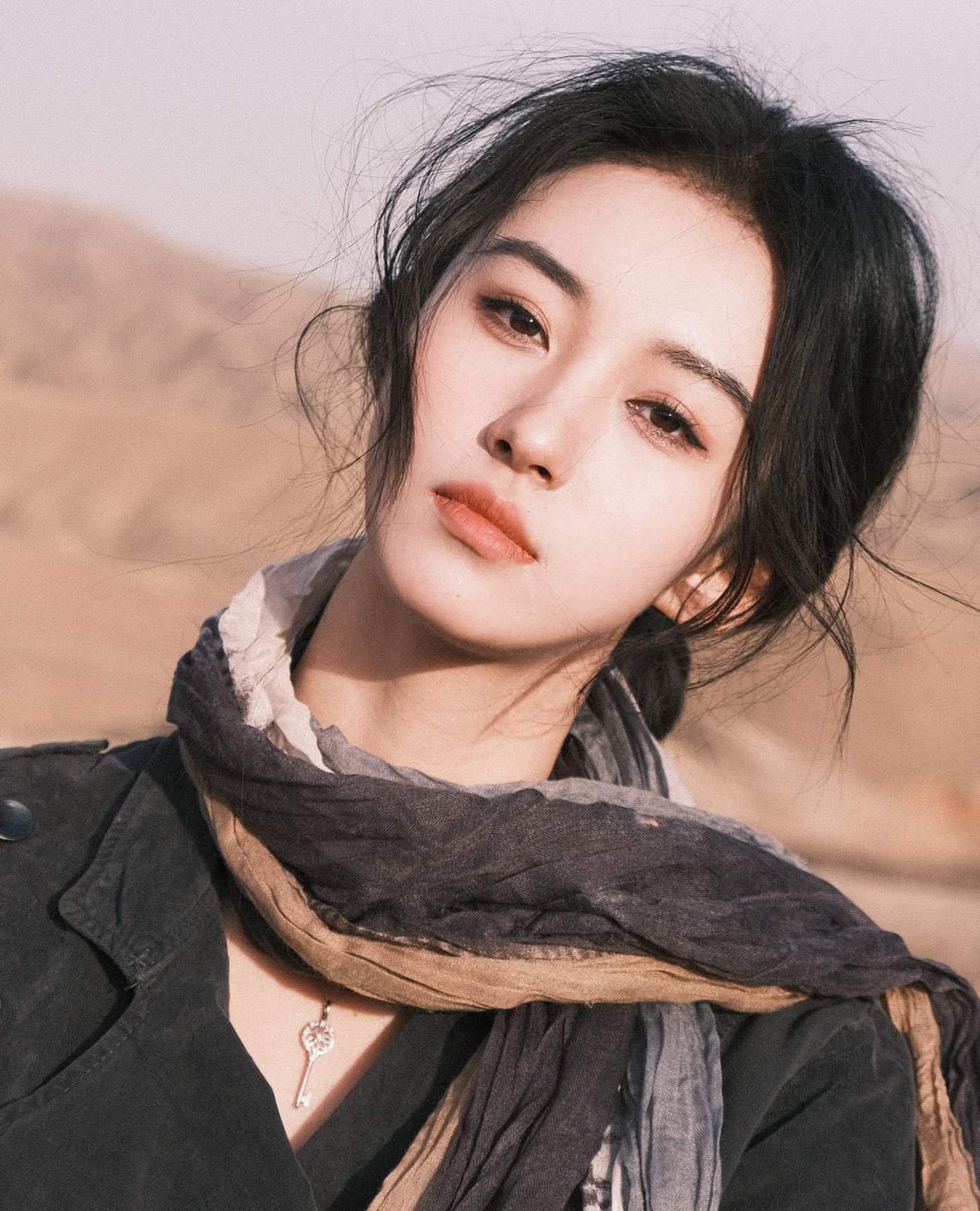 Vương Tử Thuần (phải) và Bao Khiết Nghi tranh cãi trong show hẹn hò. Vương Tử Thuần bị chỉ trích thái độ ngạo mạn, khinh thường các khách mời khác.