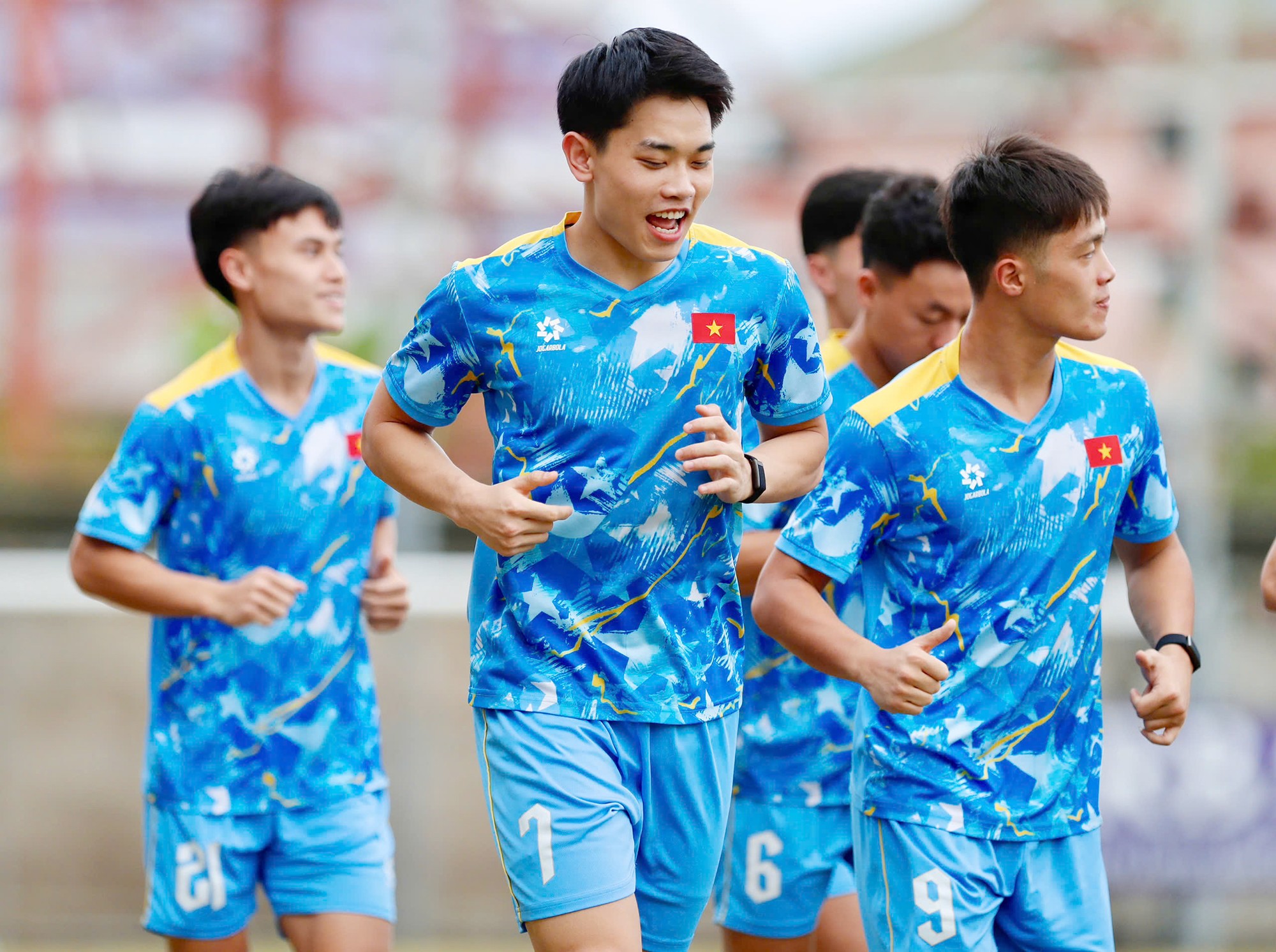 Đình Bắc tỏ ra khá hưng phấn sau khi lập cú đúp giúp U22 Việt Nam giành 3 điểm đầu tiên ở SEA Games 33.