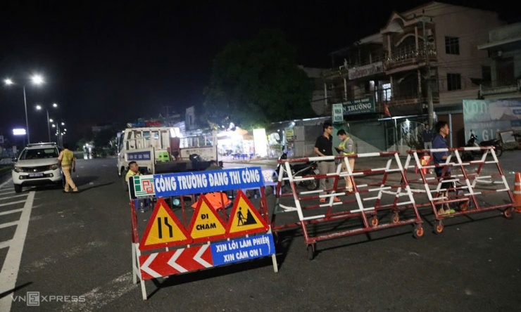 Người dân Phan Thiết chạy lũ suốt đêm - 12